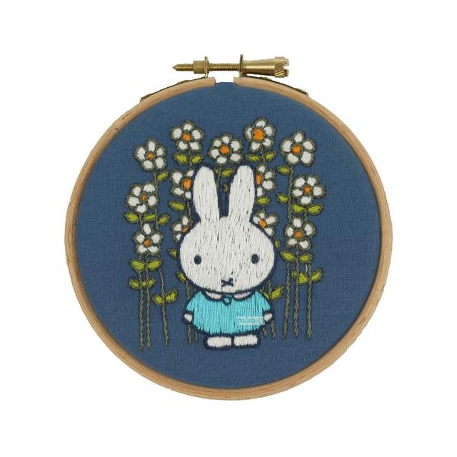 Nijntje in een bloemenveld 10cm borduurpakket van PAKO 076.196002