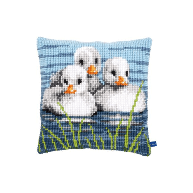 Ducklings in the Water kruissteek borduurpakket kussen 40x40cm van VERVACO PN-0155206